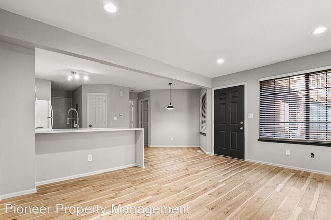 Building Photo - 2 br, 1 bath House - 812 S Vance St #A