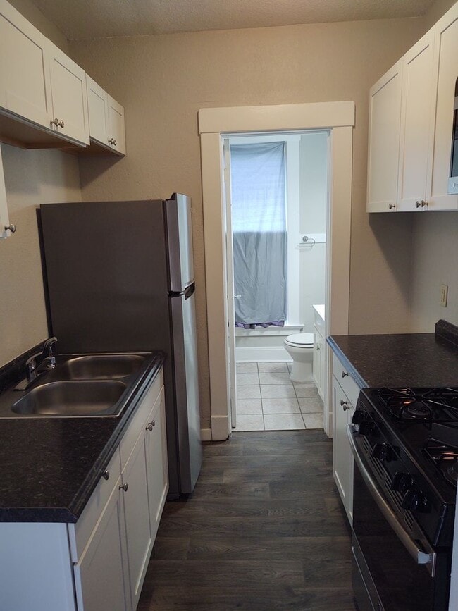 Building Photo - 611 N Perry St