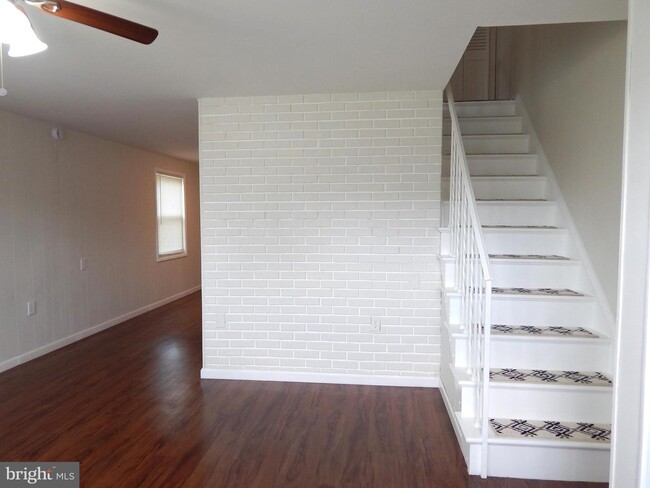 Building Photo - 1312 Mantle St