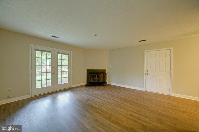 Building Photo - 6400 Greenfield Rd