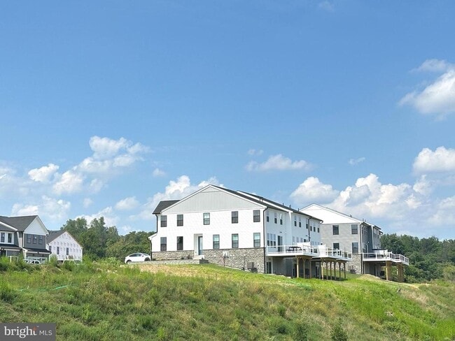 Building Photo - 332 Aspen Wy
