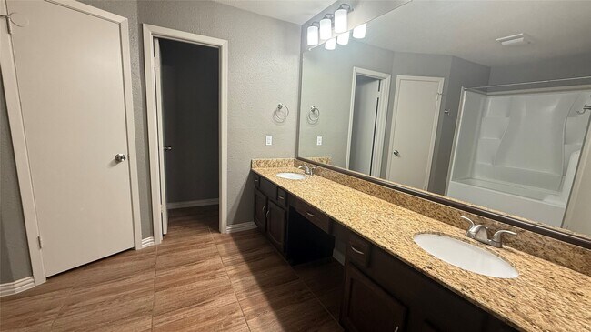 Building Photo - 8110 Streamside Dr