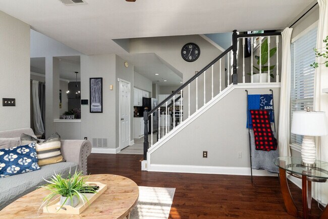 Building Photo - 3032 Marigold Dr