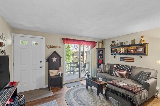 Foto del edificio - 1 br, 1 bath House - 701 Pinewood Dr