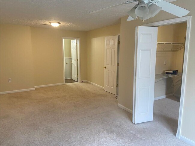 Foto del edificio - 1807 Hampton Woods Way NW