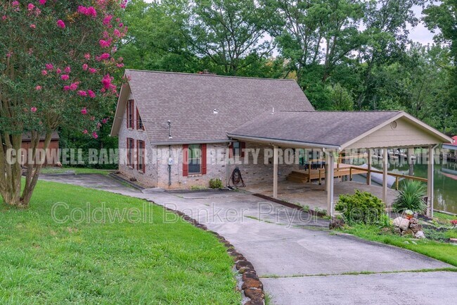 Foto del edificio - 165 Lakeshore Ct