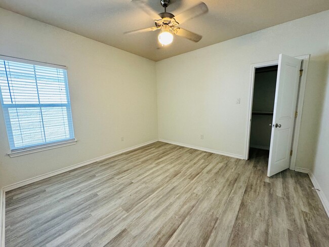 Foto del edificio - ** MOVE IN 7/20/2026 ** 6 Bedroom 4 Bath S...