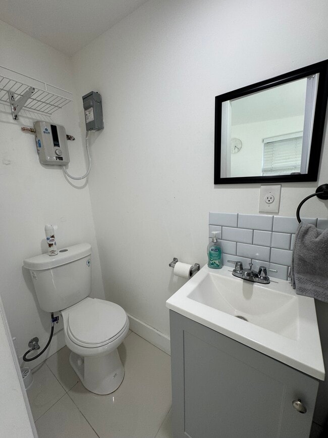 Building Photo - 6242 SW 24th St