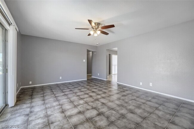 Foto del edificio - 604 Bloomingfield Ln