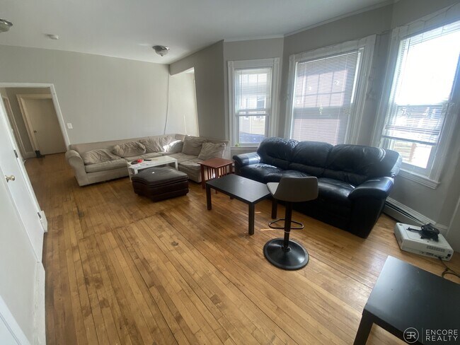 Foto del edificio - 38 N Beacon St
