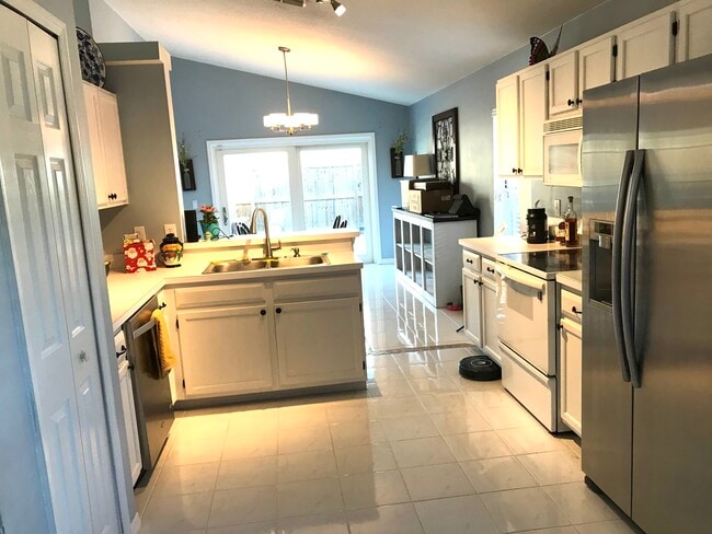 Building Photo - 499 Lancers Dr