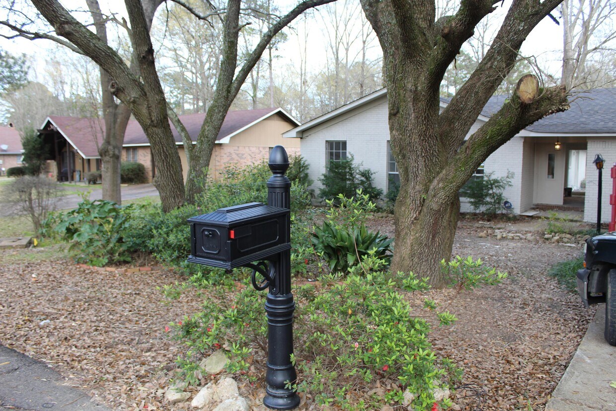 Primary Photo - 102 Oak Dr