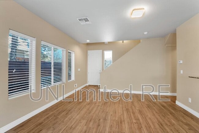 Building Photo - 1201 N Warm Springs Trail
