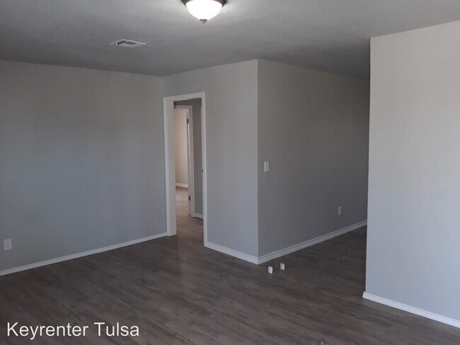 Building Photo - 3 br, 1 bath House - 2410 North Urbana Avenue