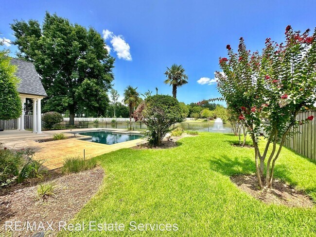 Foto del edificio - 4 br, 3.5 bath House - 8033 Captain Dillon...
