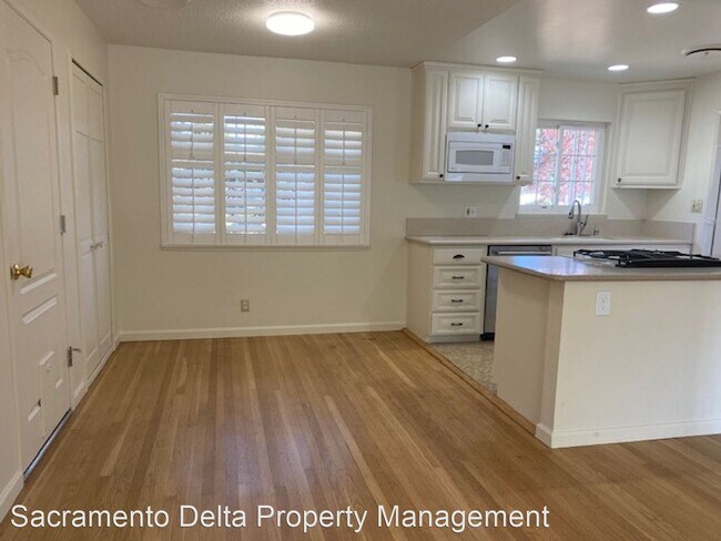 Foto del edificio - 2 br, 2 bath House - 204 Zola Ave