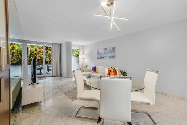 Foto del edificio - 1717 N Bayshore Dr
