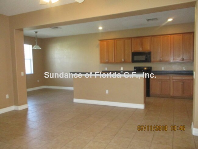 Building Photo - Large Family Home with Screened Pool