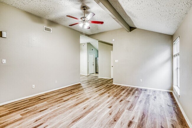 Foto del edificio - 7010 Foxmont Ln