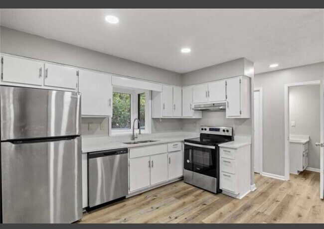 Foto del edificio - 338 Bradley Woods Ct NW