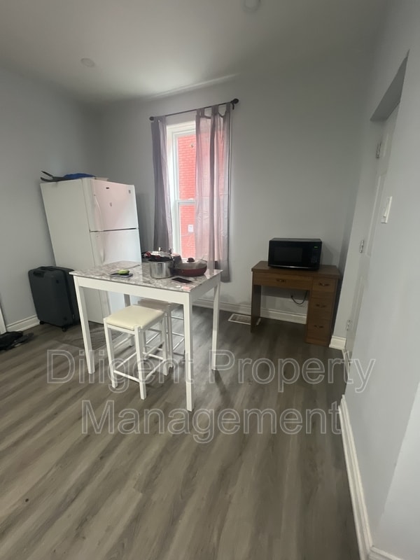 Building Photo - 219 Stewart St