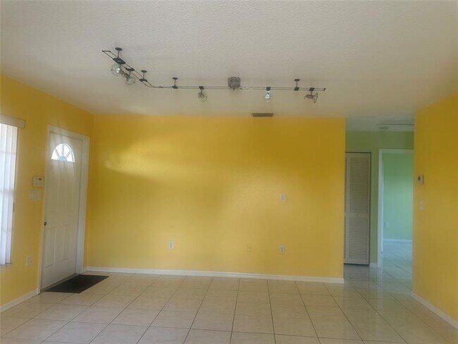 Foto del edificio - 2728 NW 200th Terrace