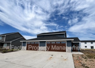 Building Photo - 3114 Nobel Dr