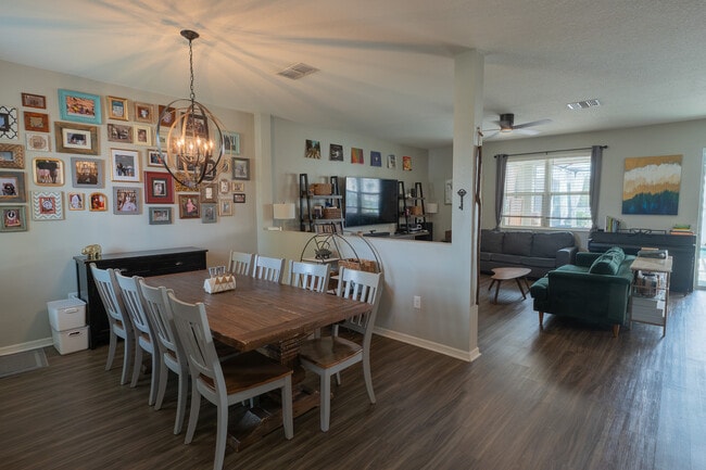 Building Photo - 10509 Laguna Plains Dr