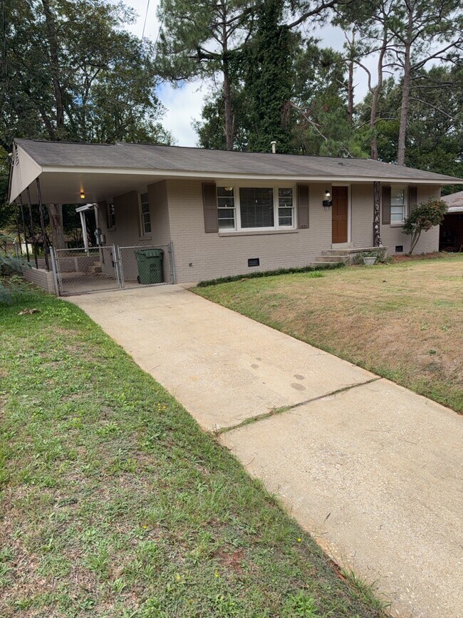 Foto del edificio - 437 Forest Hills Dr