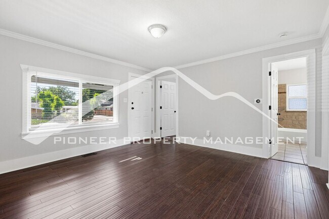 Foto del edificio - Spacious Home with 2 Kitchens and Central AC