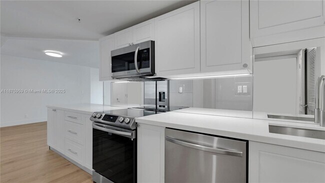 Foto del edificio - 555 NE 34th St