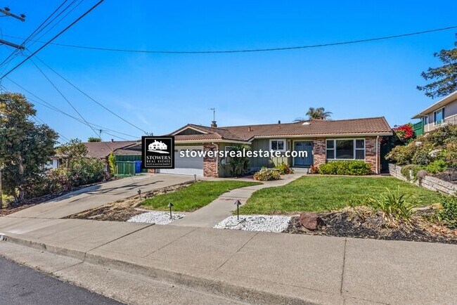 Building Photo - 906 Hawthorne Dr