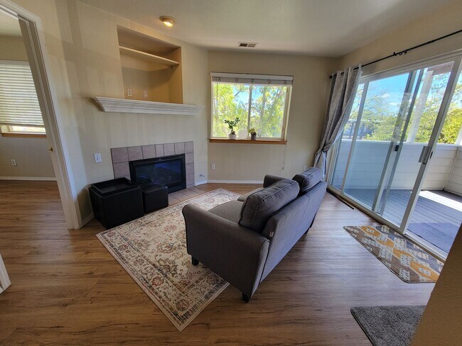 Building Photo - Adorable and Sunny One Bedroom Apartment n...