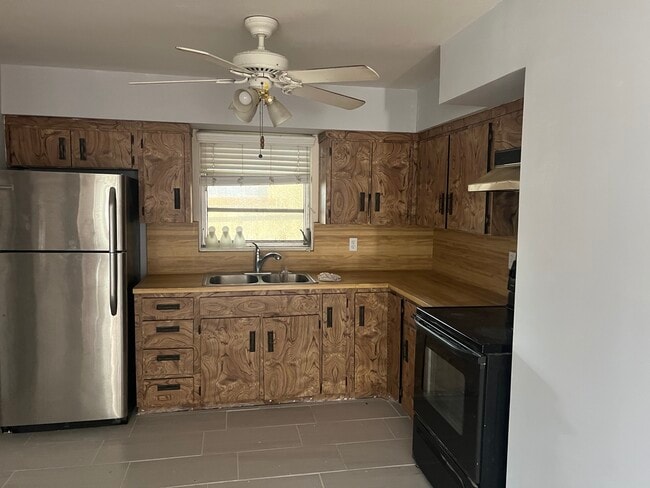 Foto del edificio - 2326 Cres Ridge Rd