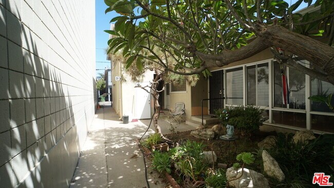 Foto del edificio - 1834 Sawtelle Blvd