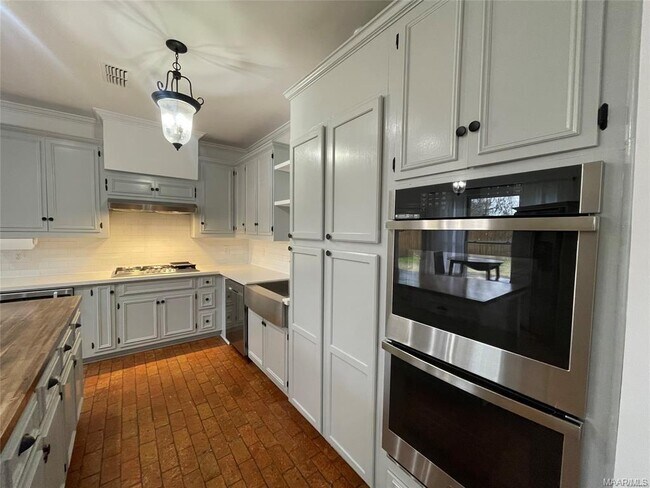 Foto del edificio - 8342 Longneedle Dr