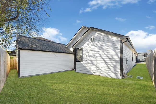 Building Photo - 1412 Northwood St