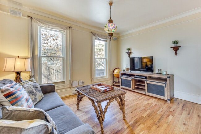 Building Photo - 1117 Manitou Ave