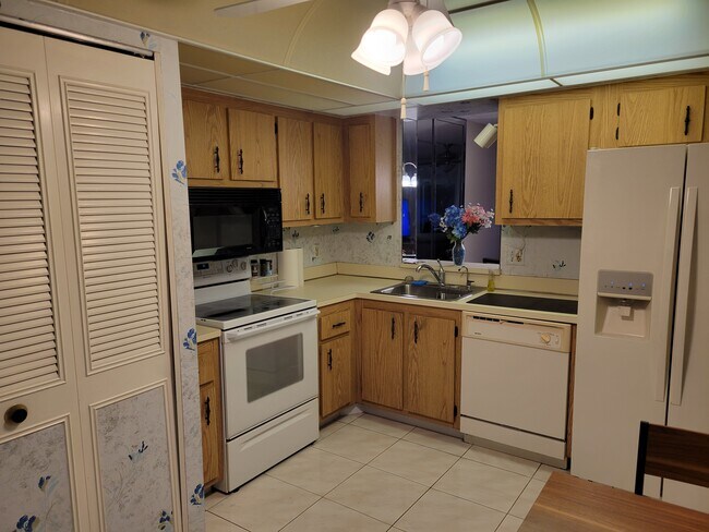 Foto del edificio - 6675 S Oriole Blvd