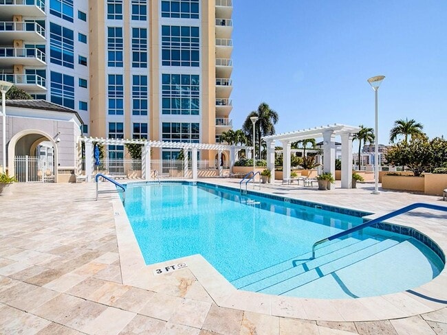 Foto del edificio - 400 Beach Dr NE