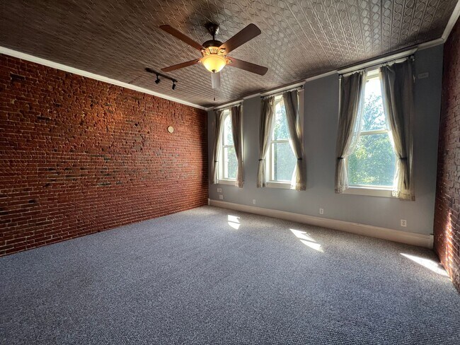 Building Photo - 405 Hampshire St