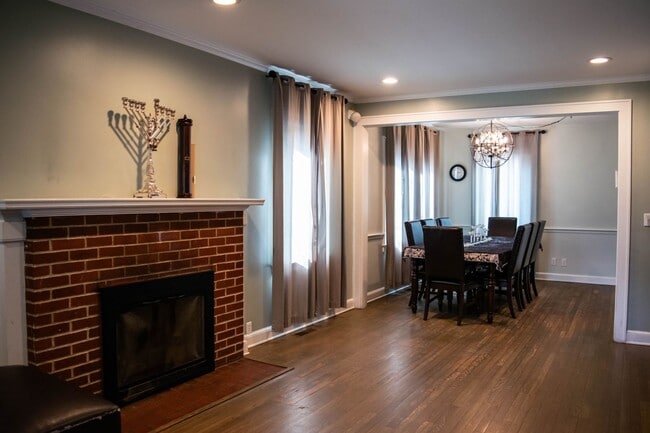 Foto del edificio - Gorgeous 4-Bed 2-Bath in Beaver Hills