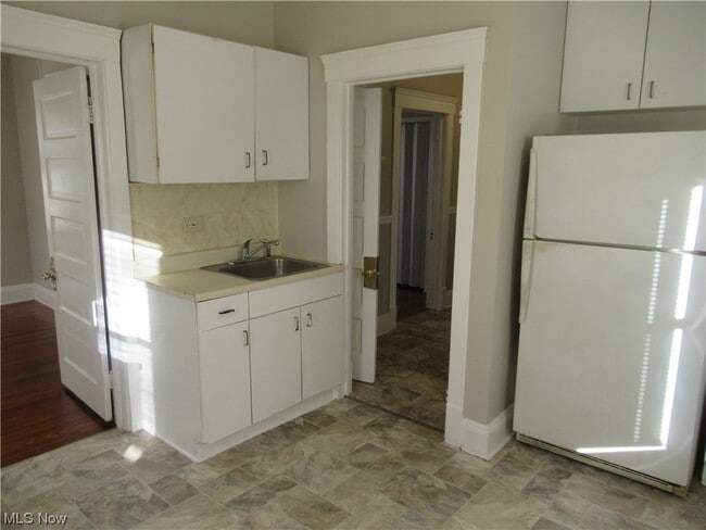 Building Photo - 2080 Halstead Ave