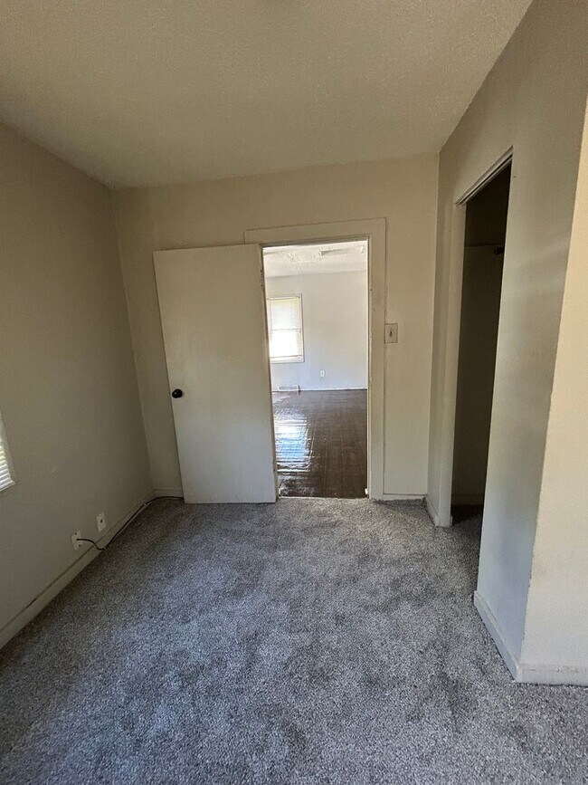 Foto del edificio - 3 bed 1 bath
