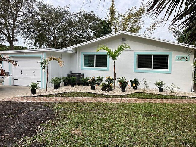 Building Photo - 1408 SW Palm City Rd