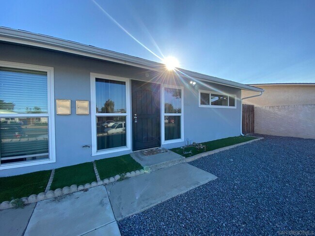 Foto del edificio - 4384 Clairemont Dr