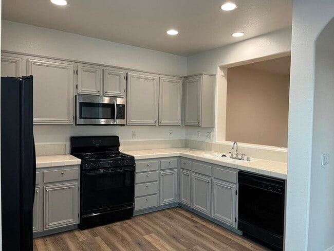 Foto del edificio - 4Bed/2.5Bath Home in the Brisbane complex~ Brisbane