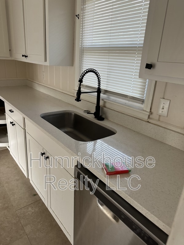 Foto del edificio - 1601 Grovewood Dr