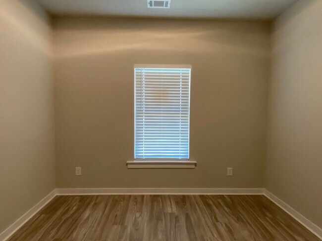 Building Photo - 140 Ridgeview Cir