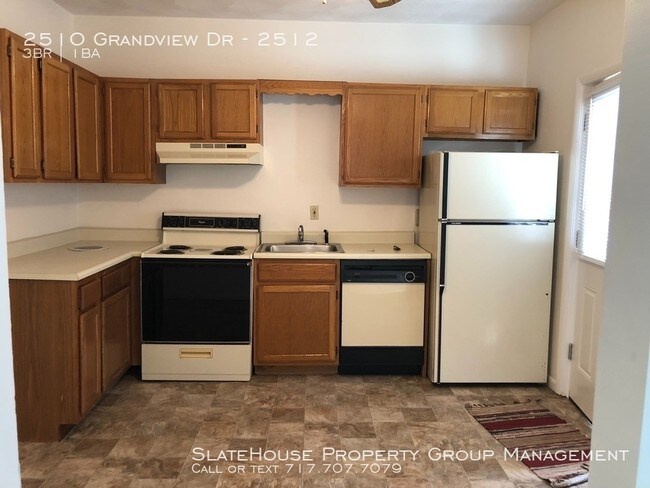 Building Photo - Pet friendly 2 bedroom with plenty of parking